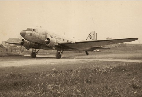 Dakota C47 aircraft, the main cargo transport vehicle for Điện Biên Phủ