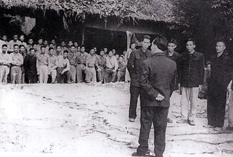 On February 8, 1954, Commander-in-Chief Võ Nguyên Giáp presents the attack plan at the Mường Phăng base