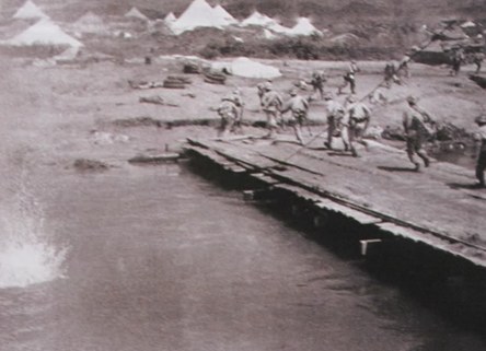 Troops advancing across the Mường Thanh bridge into the central sector